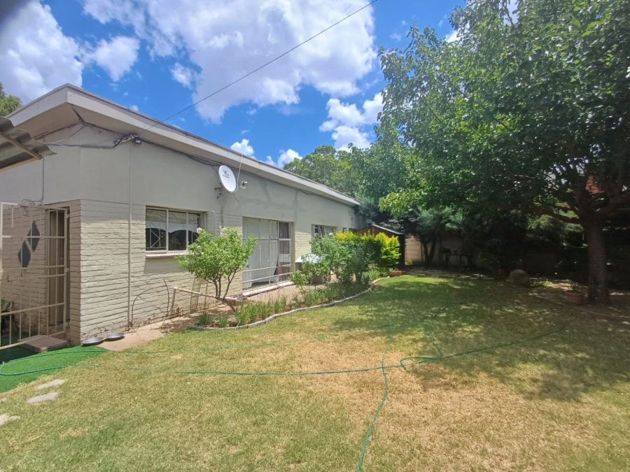 5 Bedroom Property for Sale in Wilkoppies North West